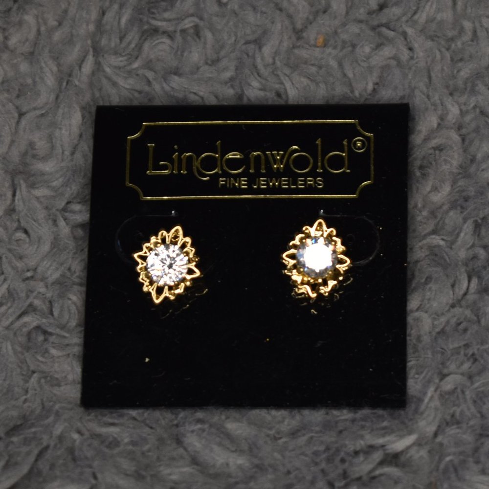 NWT Vintage Lindenwold Gold and Cubic Zirconia Stud Earrings